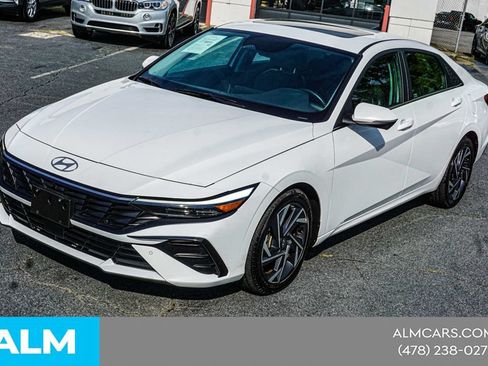 Used 2024 Hyundai Elantra Limited FWD image 14