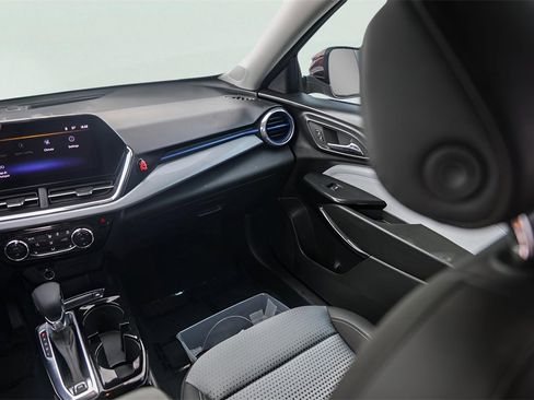 Used 2024 Chevrolet Trax LT w/ Driver Confidence Package image 29