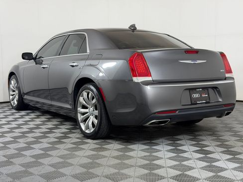 Used 2019 Chrysler 300 Limited RWD image 3