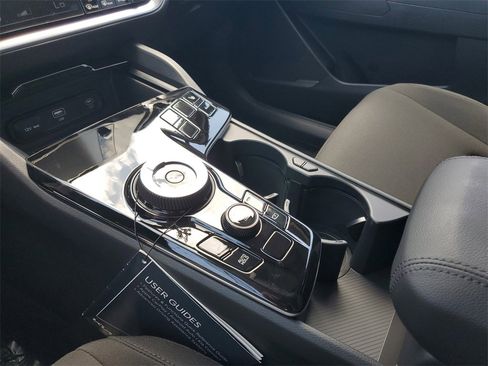 New 2025 Kia Sportage LX image 18