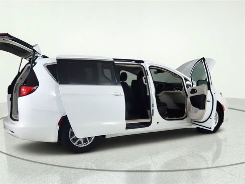 Used 2023 Chrysler Voyager LX FWD image 14