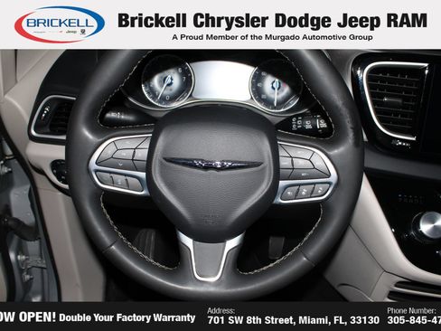 Used 2023 Chrysler Pacifica Touring-L FWD image 26