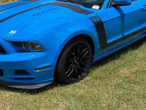 Used 2013 Ford Mustang Boss 302 w/ Boss 302 Accessory Pkg RWD image 4