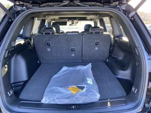 New 2025 Jeep Grand Cherokee Laredo image 4