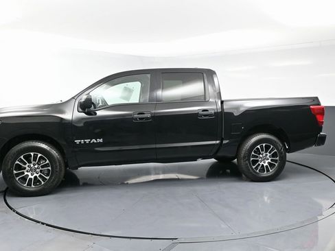 Used 2023 Nissan Titan SV image 6