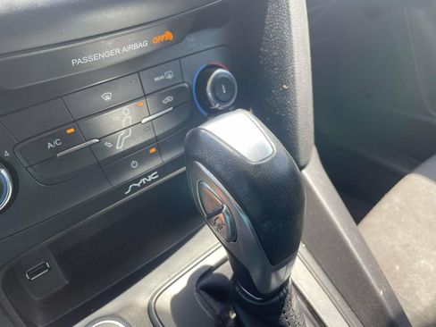 Used 2015 Ford Focus SE FWD image 30