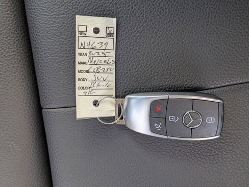 Used 2025 Mercedes-Benz GLB 250 image 33