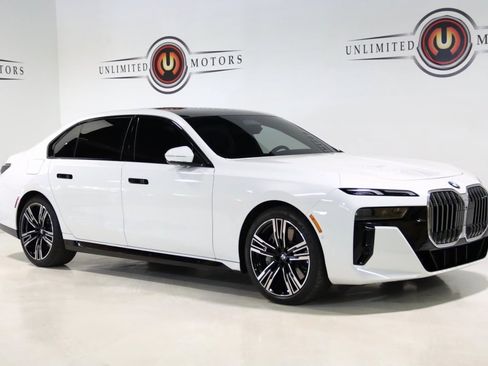 Used 2023 BMW 760i xDrive image 8