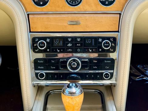 Used 2016 Bentley Mulsanne RWD image 25