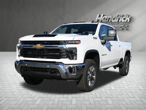 Used 2026 Chevrolet Silverado 2500 LT w/ Safety Package AWD/4WD image 6