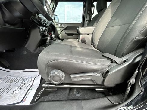 Used 2021 Jeep Wrangler Unlimited Sport image 18