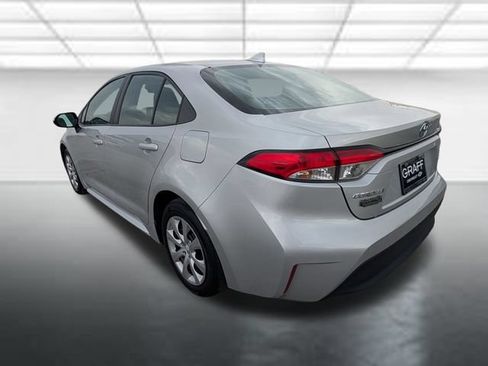 Used 2025 Toyota Corolla LE FWD image 2