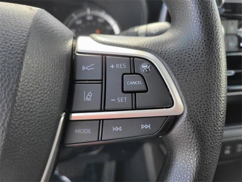 Used 2022 Toyota Highlander L image 23