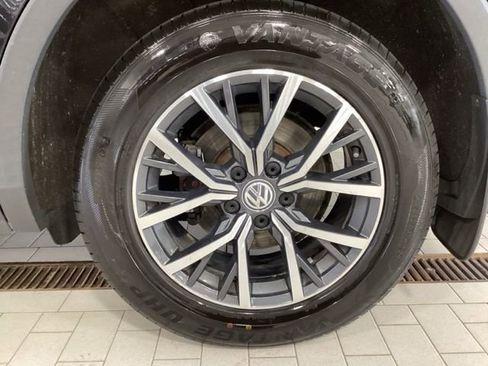 Used 2020 Volkswagen Tiguan SE w/ Panoramic Sunroof Package image 20
