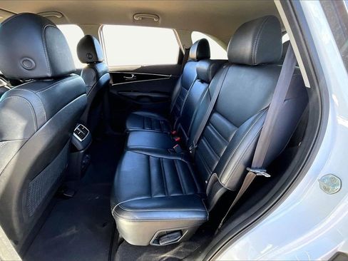 Certified 2018 Kia Sorento EX image 28