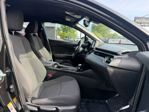 Used 2018 Toyota C-HR XLE FWD image 14