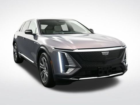 Certified 2025 Cadillac Lyriq Luxury AWD/4WD image 7