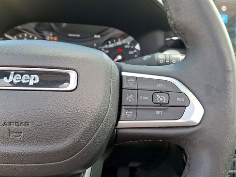 Used 2023 Jeep Compass Limited w/ Sun and Sound Group AWD/4WD image 18