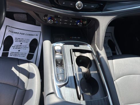 Used 2022 Buick Enclave Premium AWD/4WD image 17