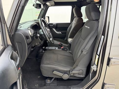 Used 2018 Jeep Wrangler Unlimited Rubicon w/ Dual Top Group AWD/4WD image 17