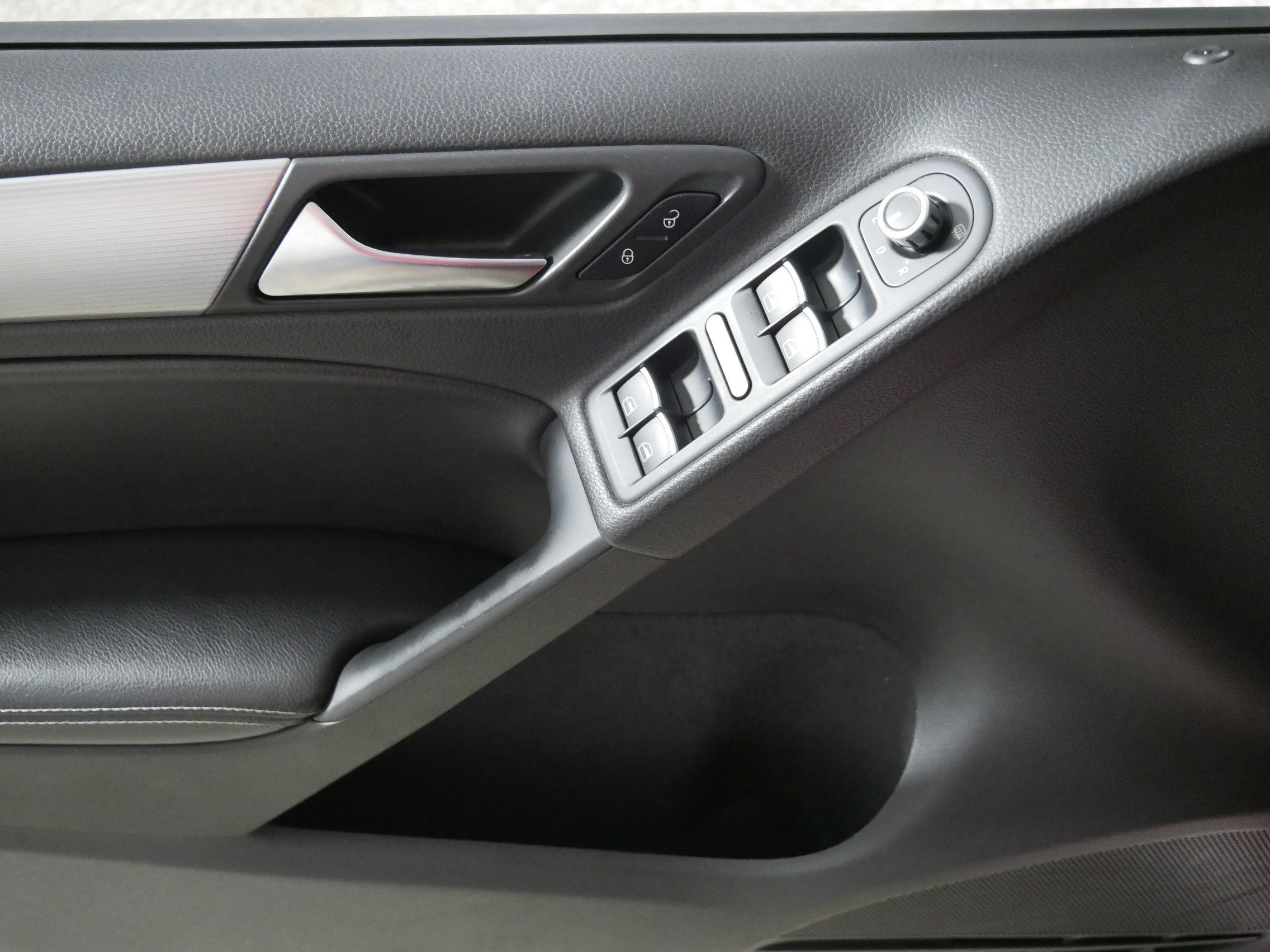 Used 2013 Volkswagen Golf R 4-Door AWD/4WD image 19