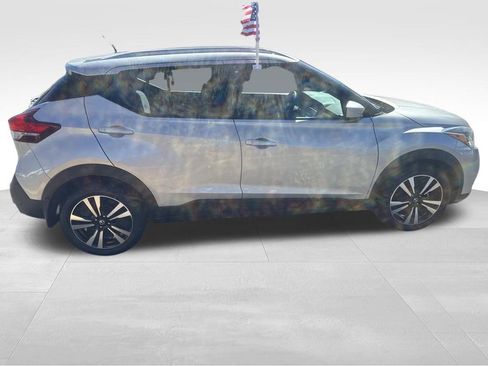 Used 2020 Nissan Kicks SV image 31