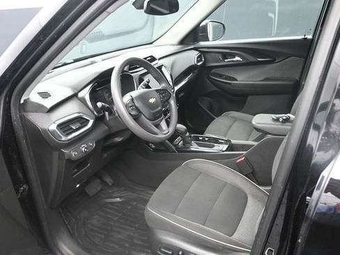 Used 2021 Chevrolet TrailBlazer LT w/ Convenience Package FWD image 17