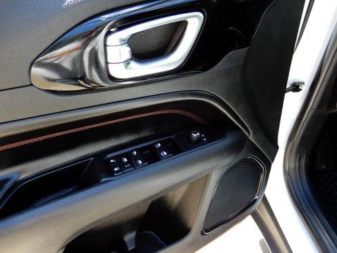 Used 2022 Jeep Compass Trailhawk image 21