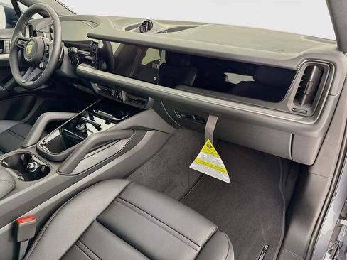 New 2026 Porsche Cayenne Coupe AWD/4WD image 31