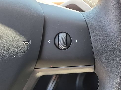 Used 2025 Tesla Model Y Long Range RWD image 12