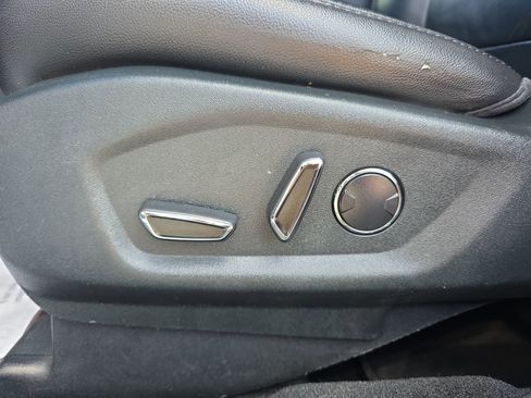 Certified 2018 Ford Explorer XLT w/ Equipment Group 202A image 43