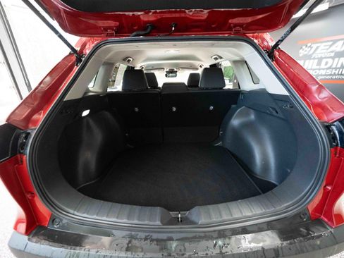 Used 2024 Toyota Corolla Cross XLE FWD image 28