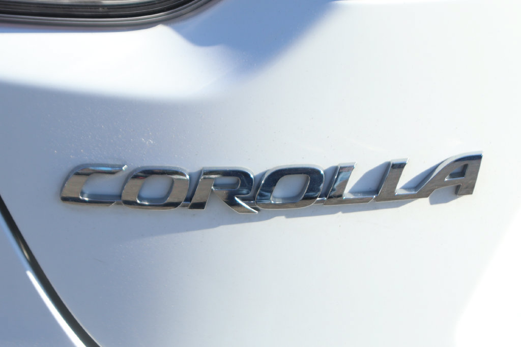 Used 2020 Toyota Corolla LE w/ Carpet Mat Package (TMS) FWD image 41