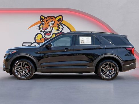 Used 2025 Ford Explorer ST-Line w/ ST-Line Street Pack image 8