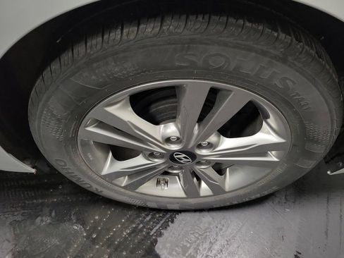 Used 2017 Hyundai Elantra Value Edition FWD image 10