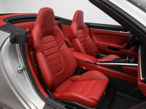 Certified 2024 Porsche 911 Carrera GTS RWD image 22