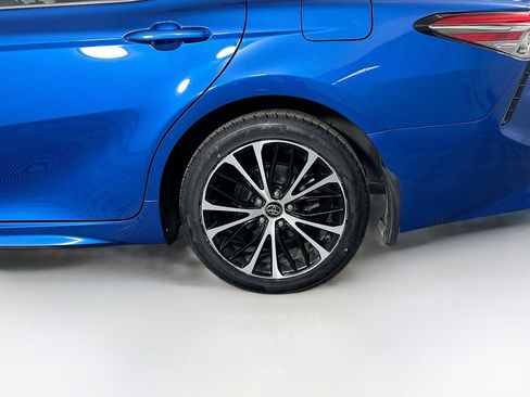 Used 2019 Toyota Camry SE image 11