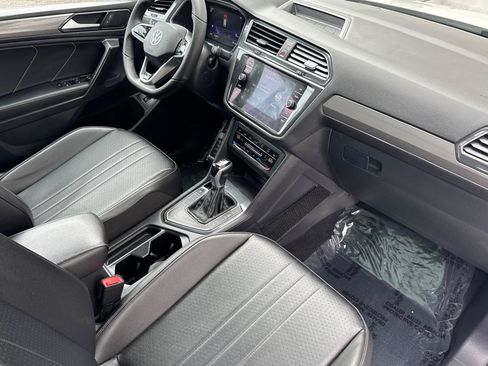 Used 2022 Volkswagen Tiguan SE R-Line FWD image 31