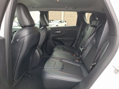 Used 2022 Jeep Cherokee Trailhawk image 11