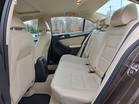 Used 2015 Volkswagen Jetta SE image 11