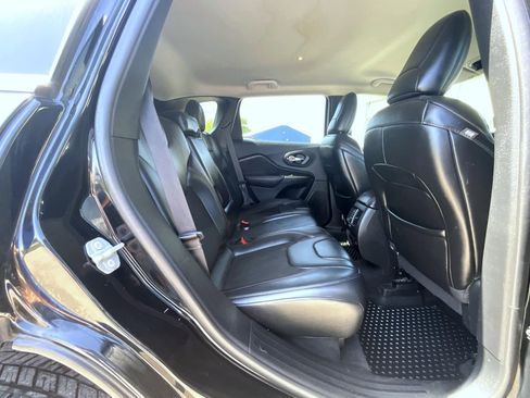 Used 2019 Jeep Cherokee Trailhawk w/ Cold Weather Group AWD/4WD image 20