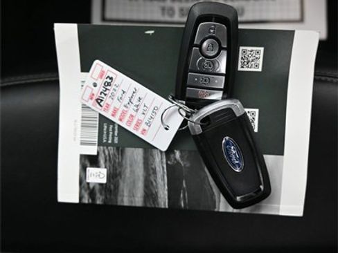 Used 2022 Ford Explorer XLT w/ Equipment Group 202A image 8