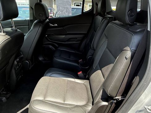 Used 2019 GMC Acadia SLT AWD/4WD image 13