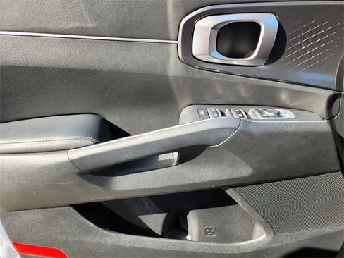Used 2021 Kia Sorento S image 33