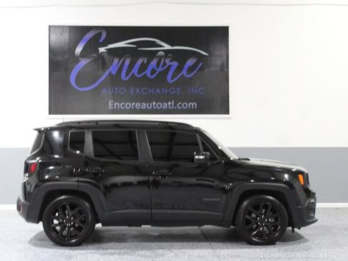 Used 2018 Jeep Renegade Altitude FWD image 2