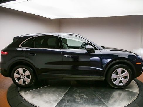 Certified 2023 Porsche Cayenne AWD/4WD image 5
