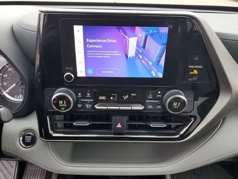 Used 2023 Toyota Highlander LE image 29