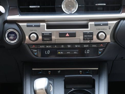 Used 2018 Lexus ES 300h w/ Navigation Package FWD image 21
