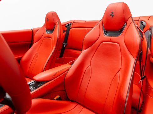 Certified 2019 Ferrari Portofino RWD image 64