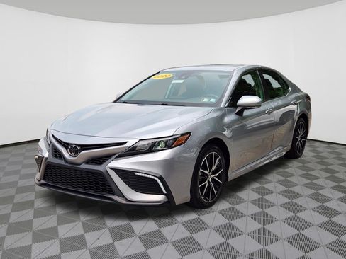 Used 2023 Toyota Camry SE w/ Cold Weather Package FWD image 2